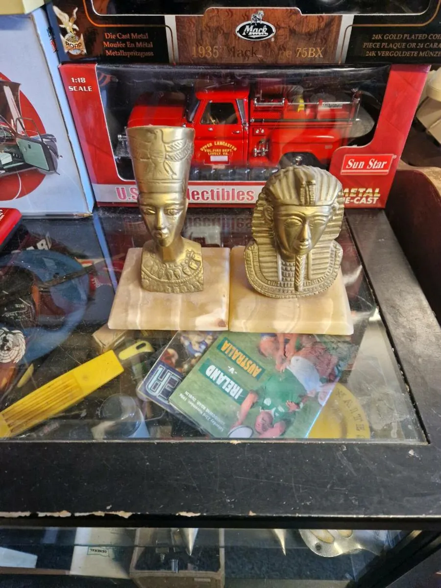 Vintage Brass Egyptian Headpieces on Marble Base - Image 1
