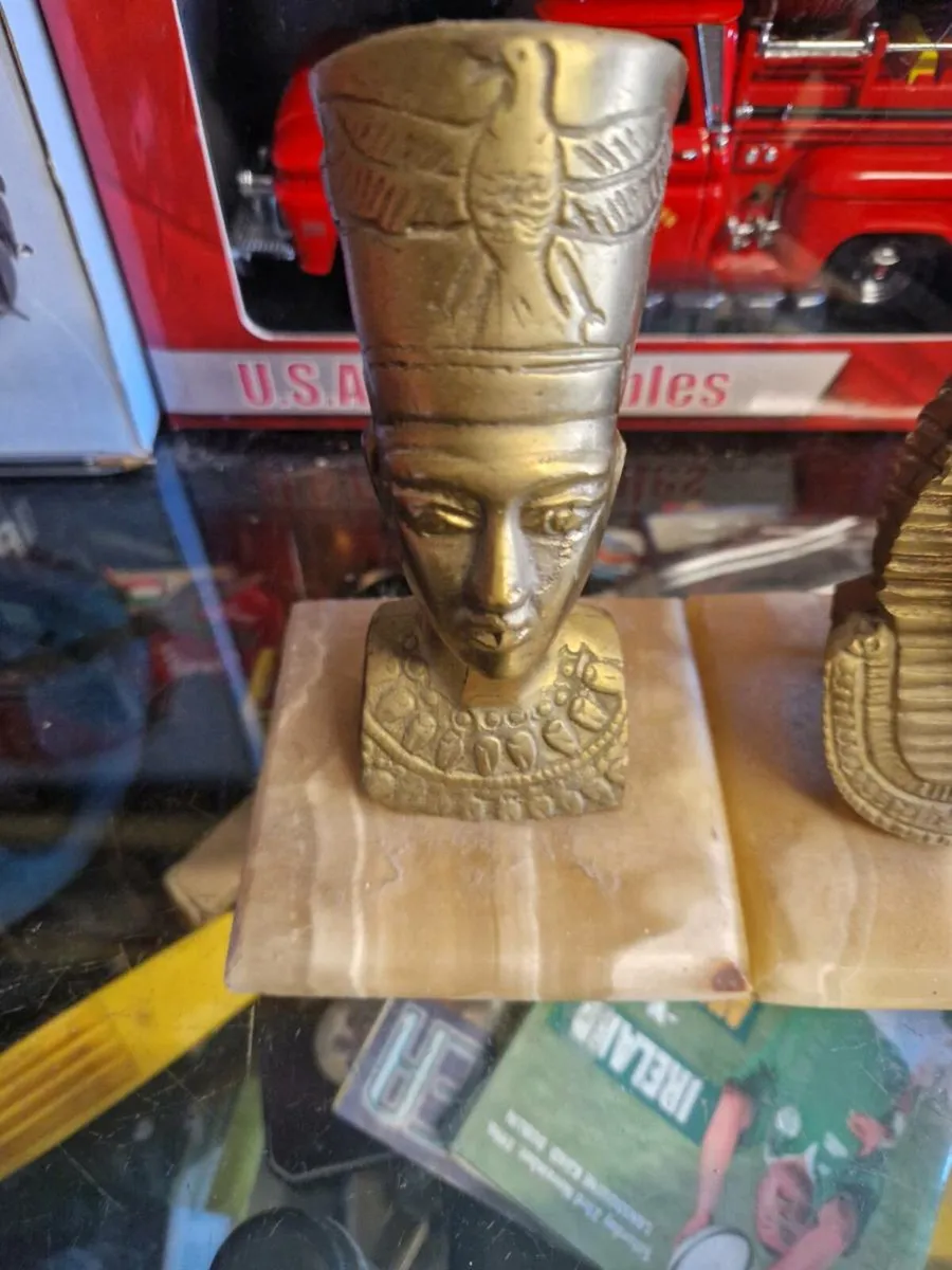 Vintage Brass Egyptian Headpieces on Marble Base - Image 2