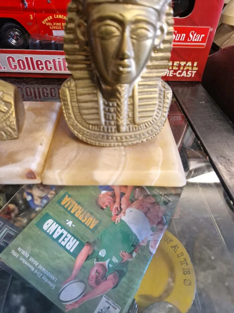 Vintage Brass Egyptian Headpieces on Marble Base - Image 4