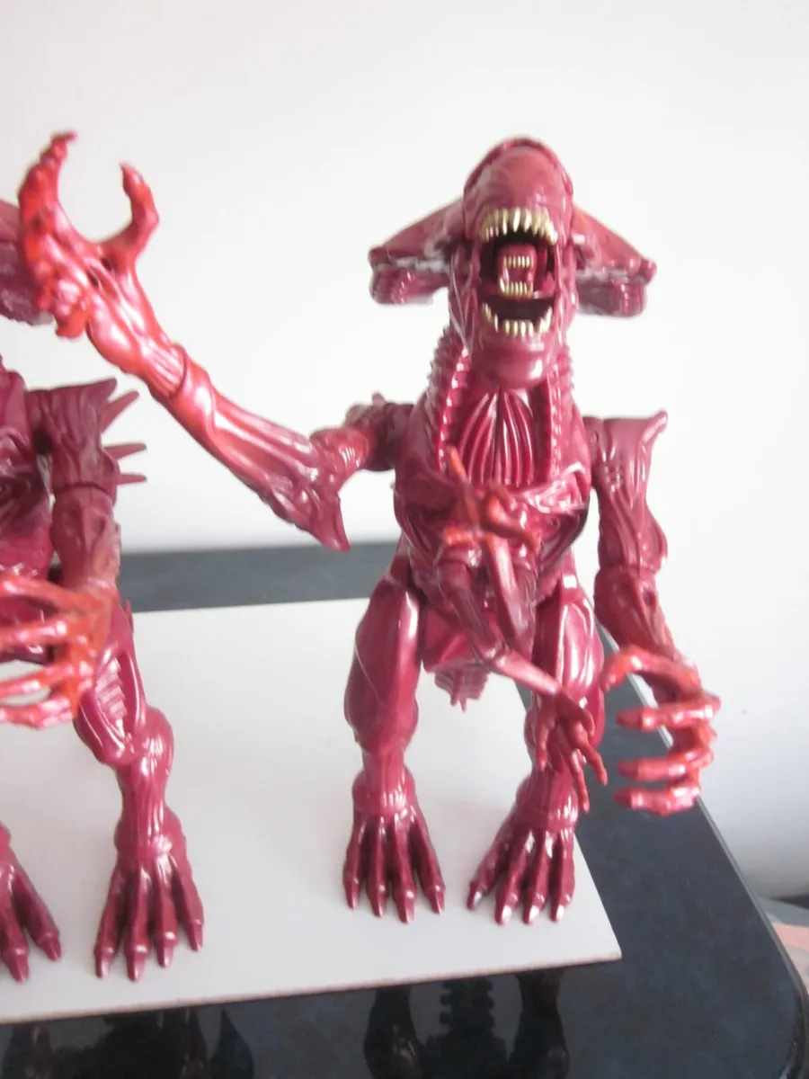 Pair of Xenomorph Alien Queen 12" Figure Deluxe - Image 3