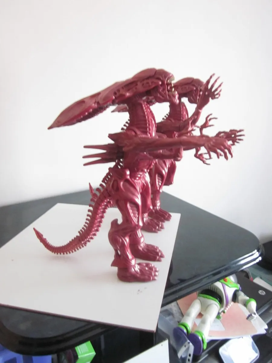 Pair of Xenomorph Alien Queen 12" Figure Deluxe - Image 4