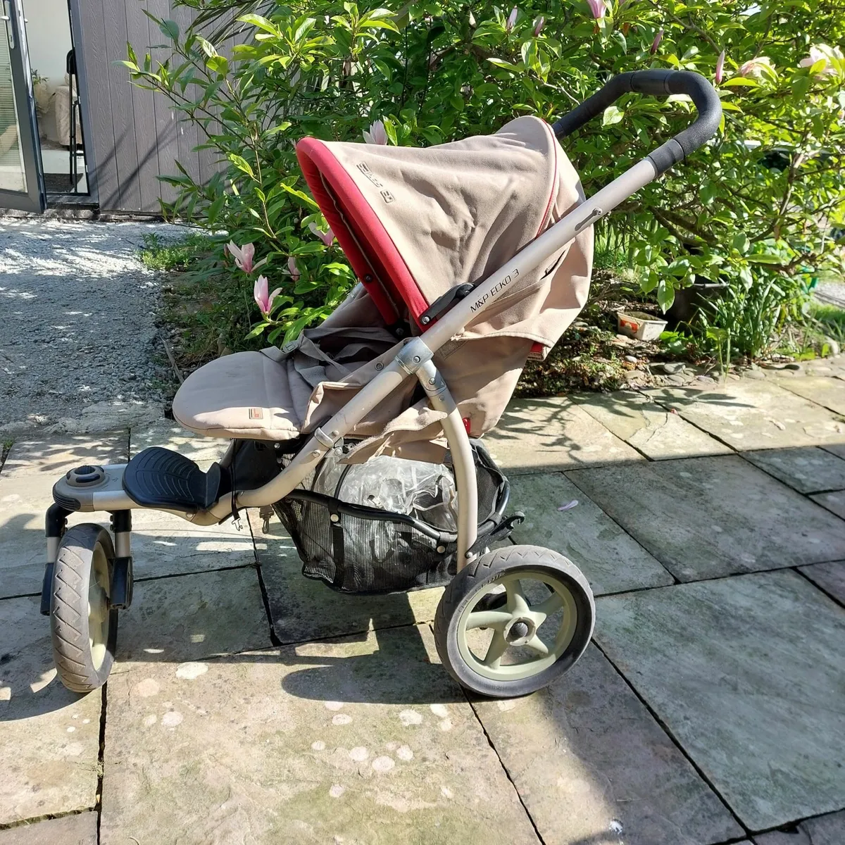 Baby pushchair mamas and papas with car seat - Image 1