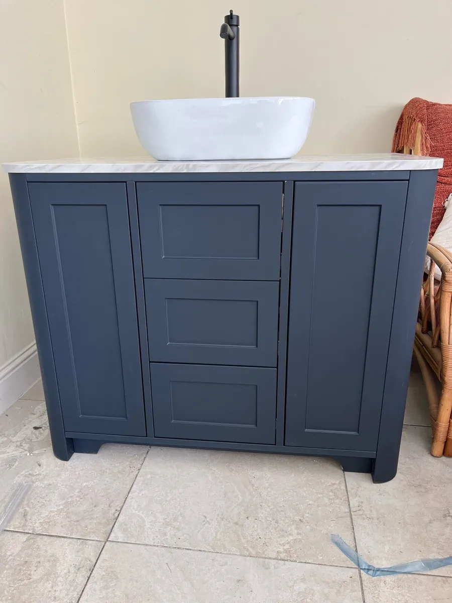 Bathroom vanity unit - Image 1