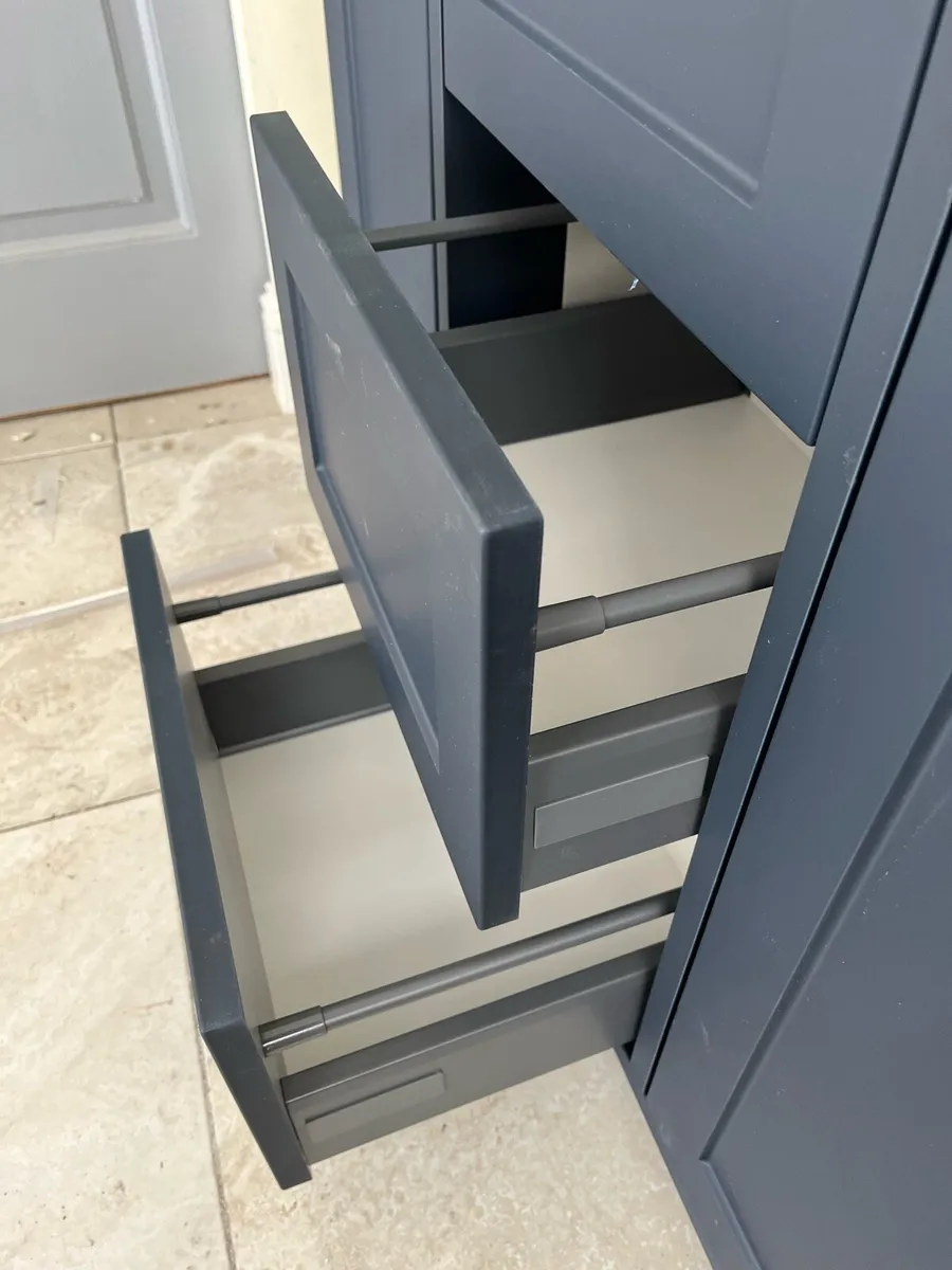 Bathroom vanity unit - Image 3