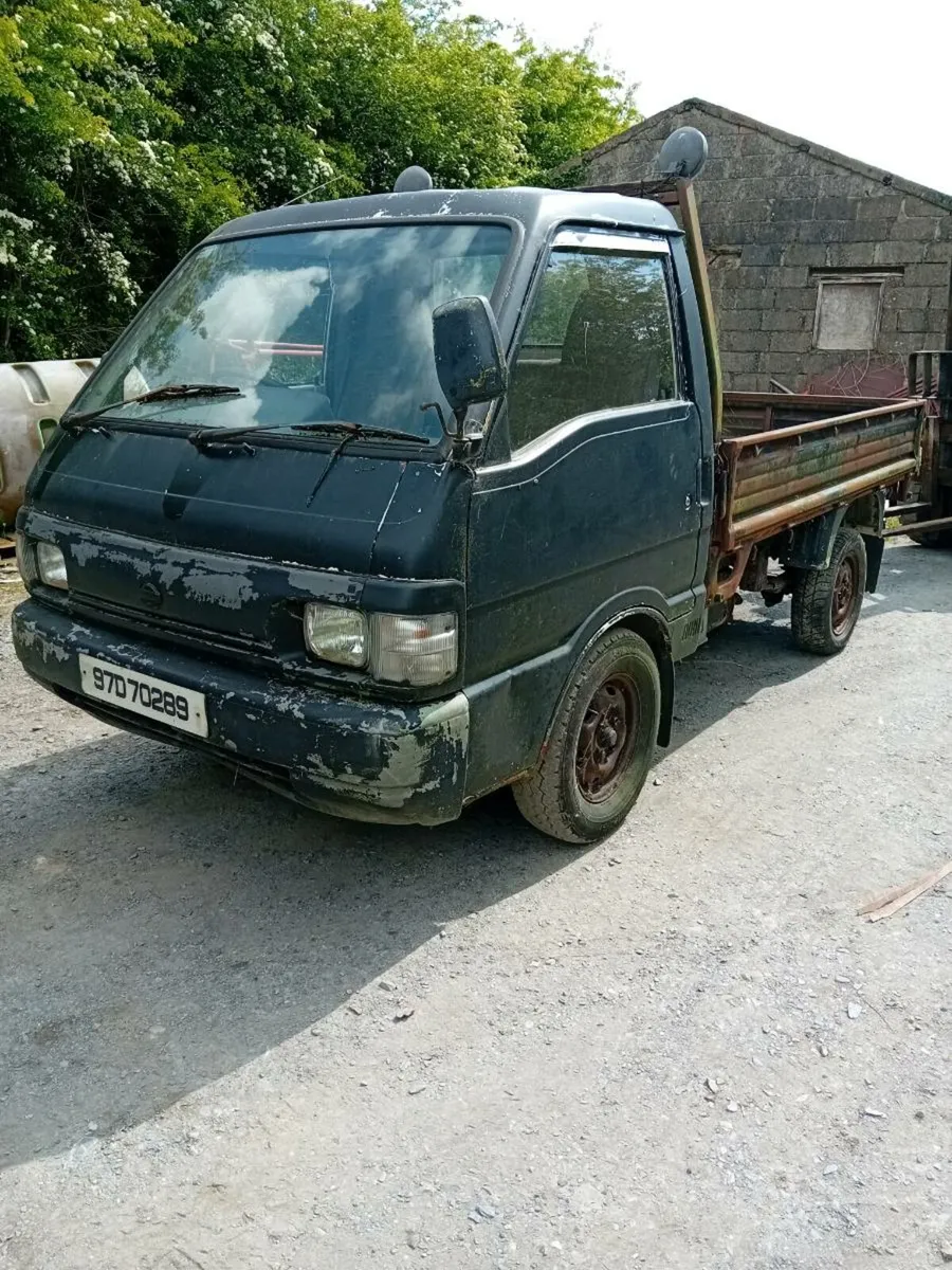1997 nissan pickup and Alloys - Image 1