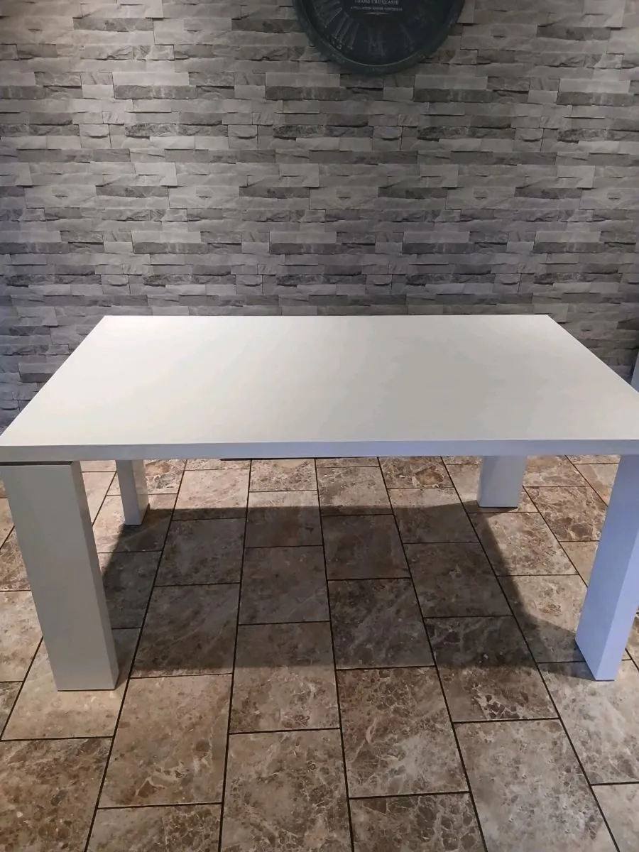 Kitchen table - Image 1