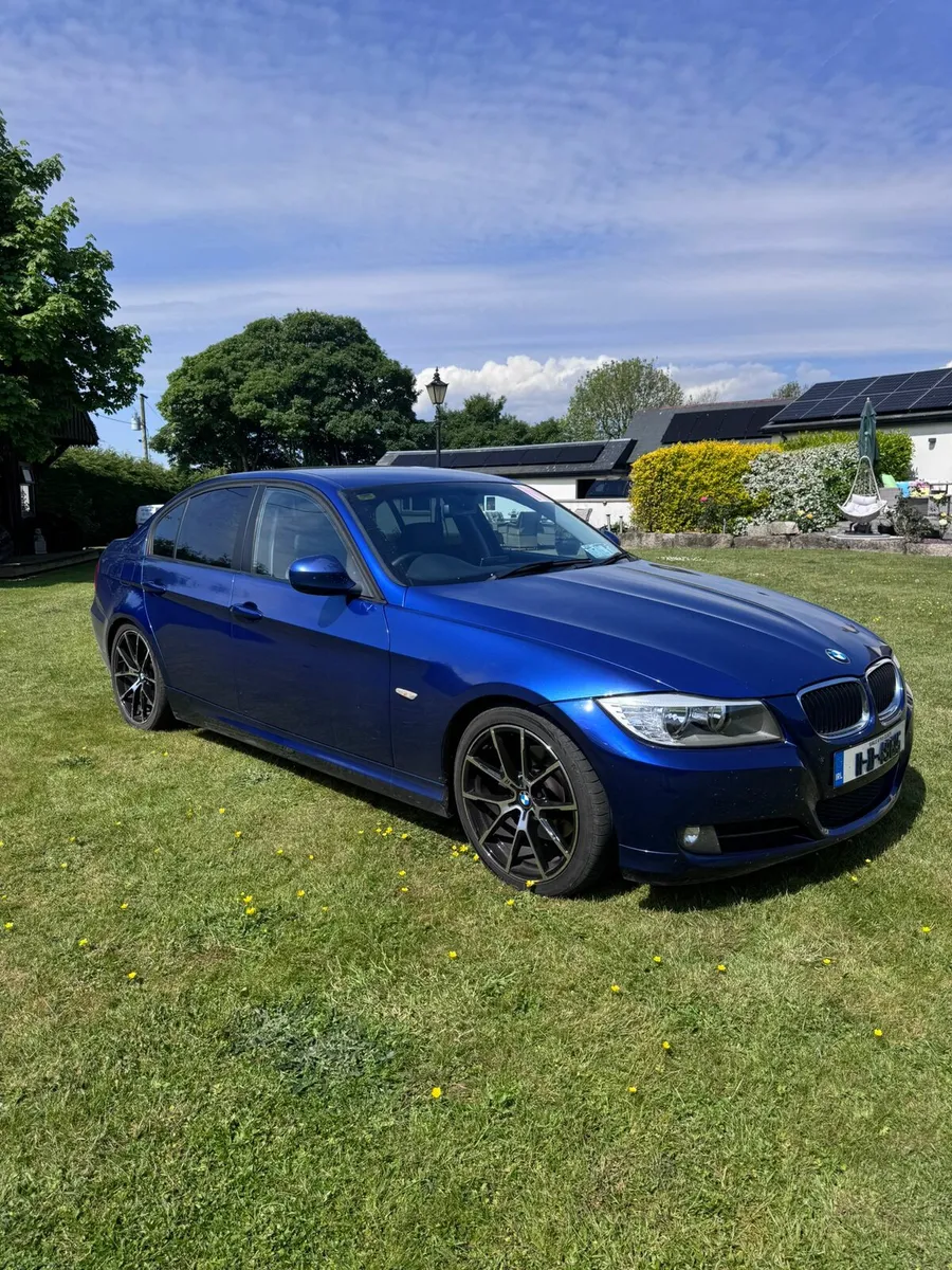 BMW 320d - Image 1