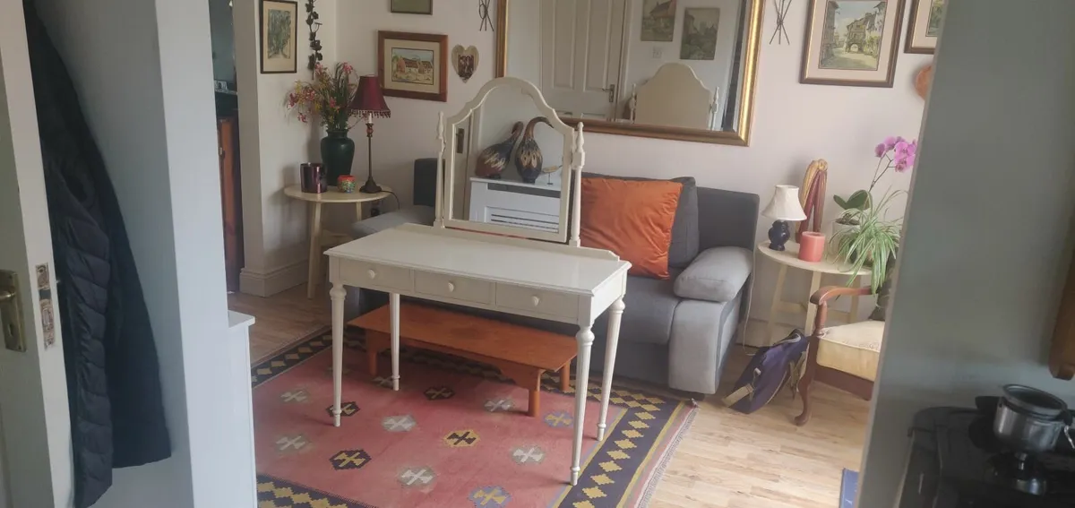Dressing table