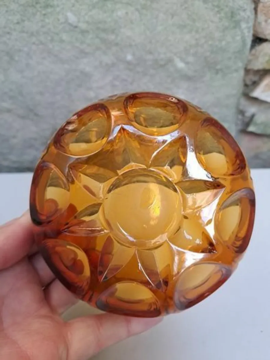 Amber coloured glass bowl 1970s - Image 3