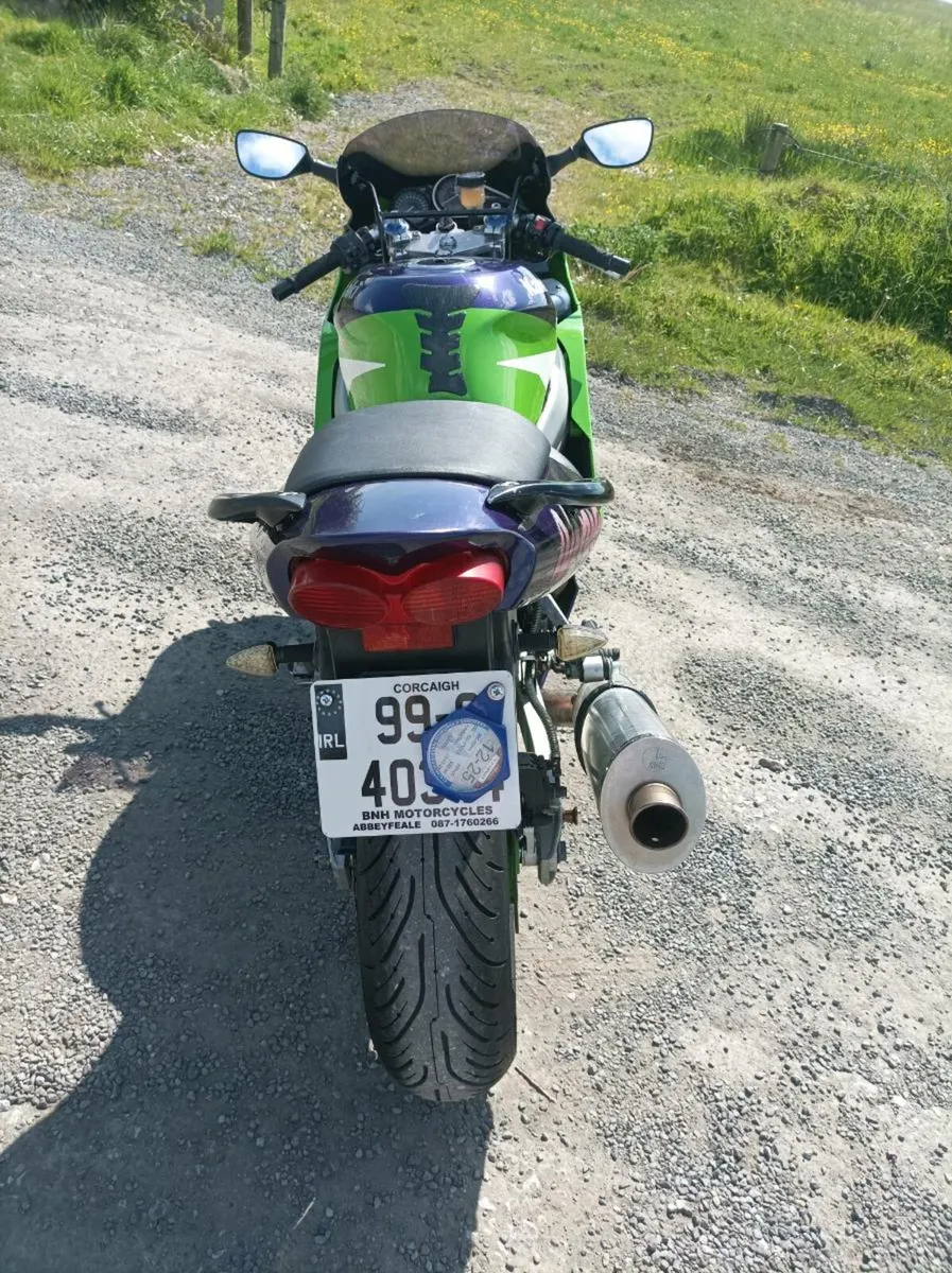 Kawasaki ZX 600 motorbike for sale - Image 4
