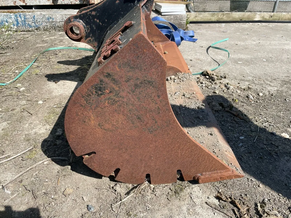 3CX grading bucket - Image 2