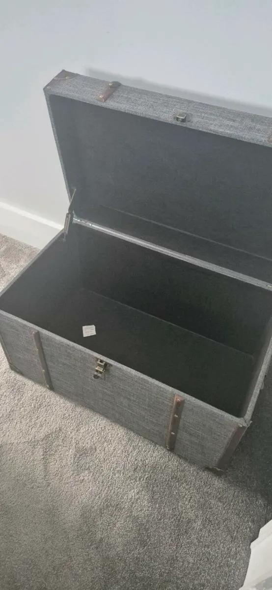 Stylish Storage Trunk- vingltage inspired - Image 2