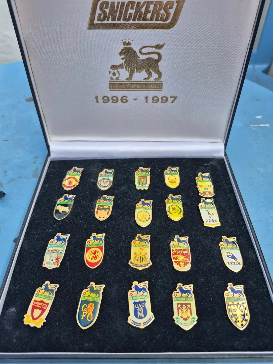 1996/1997 FA Premier League commemorative pins - Image 3