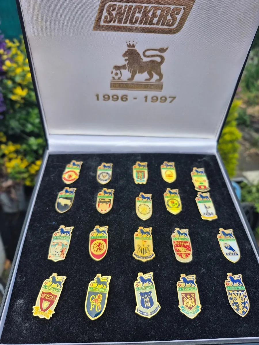 1996/1997 FA Premier League commemorative pins - Image 1