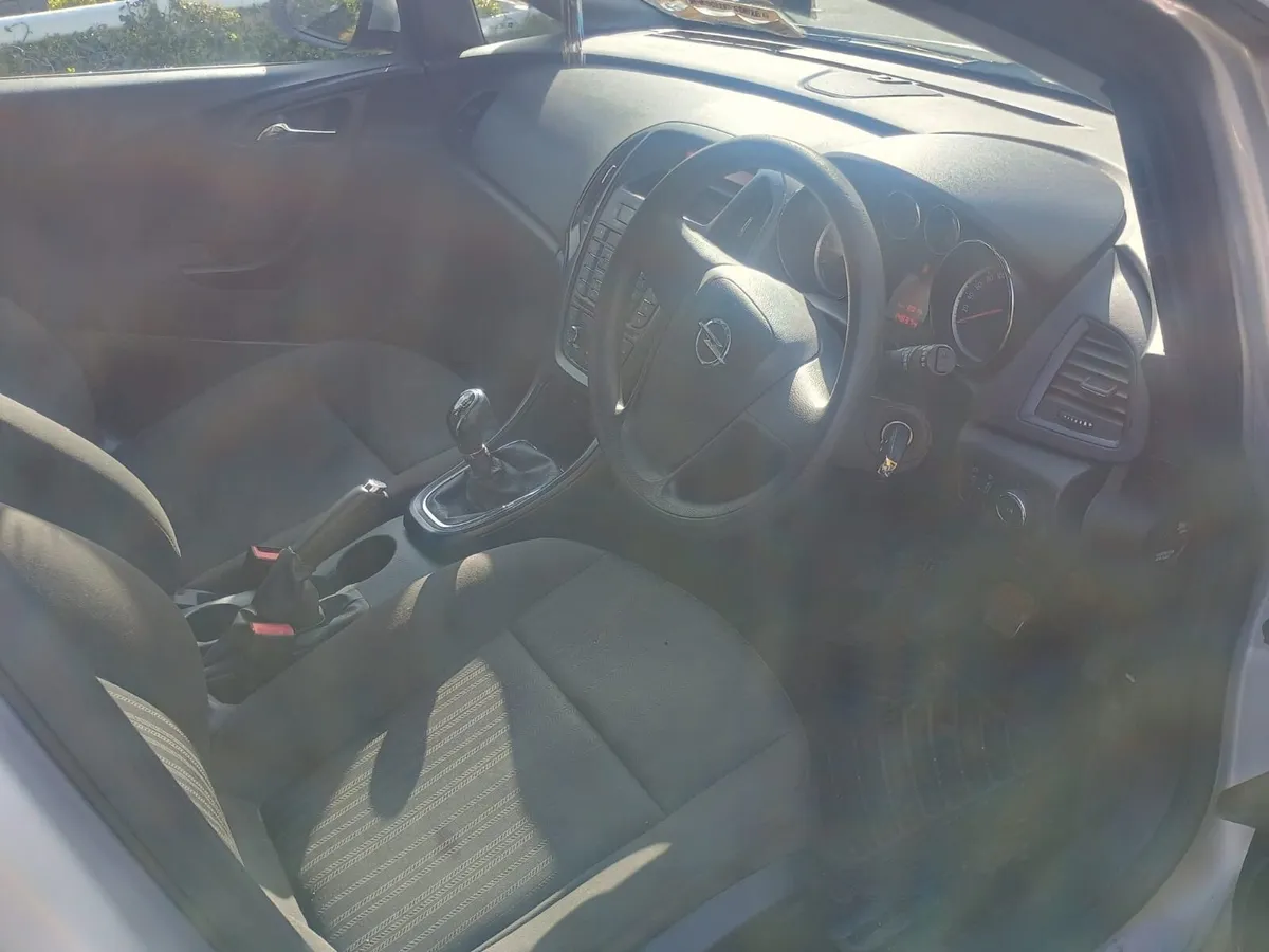 Opel Astra 2015 1.4 Petrol - Image 4