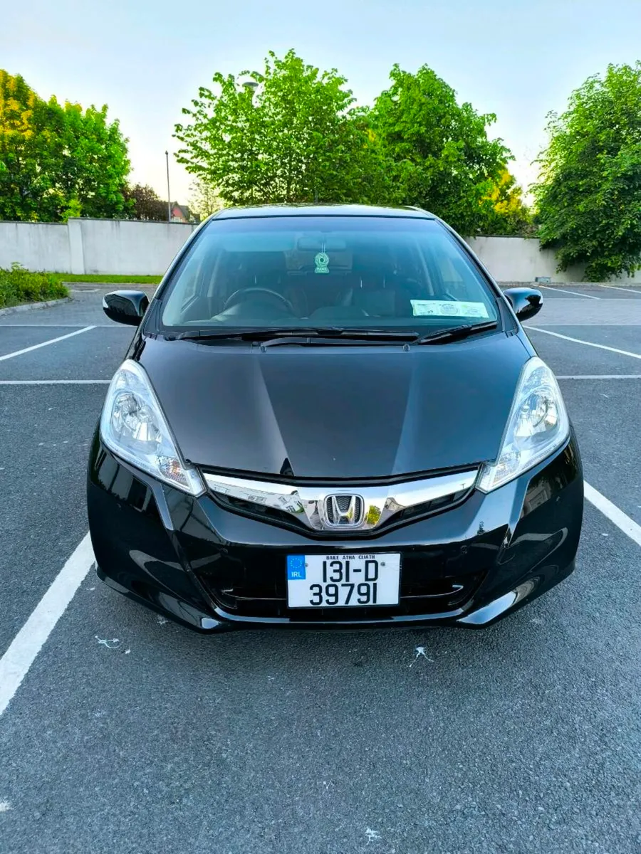 2013 Honda Fit 1.3 Automatic. Top spec Leather ec. - Image 3