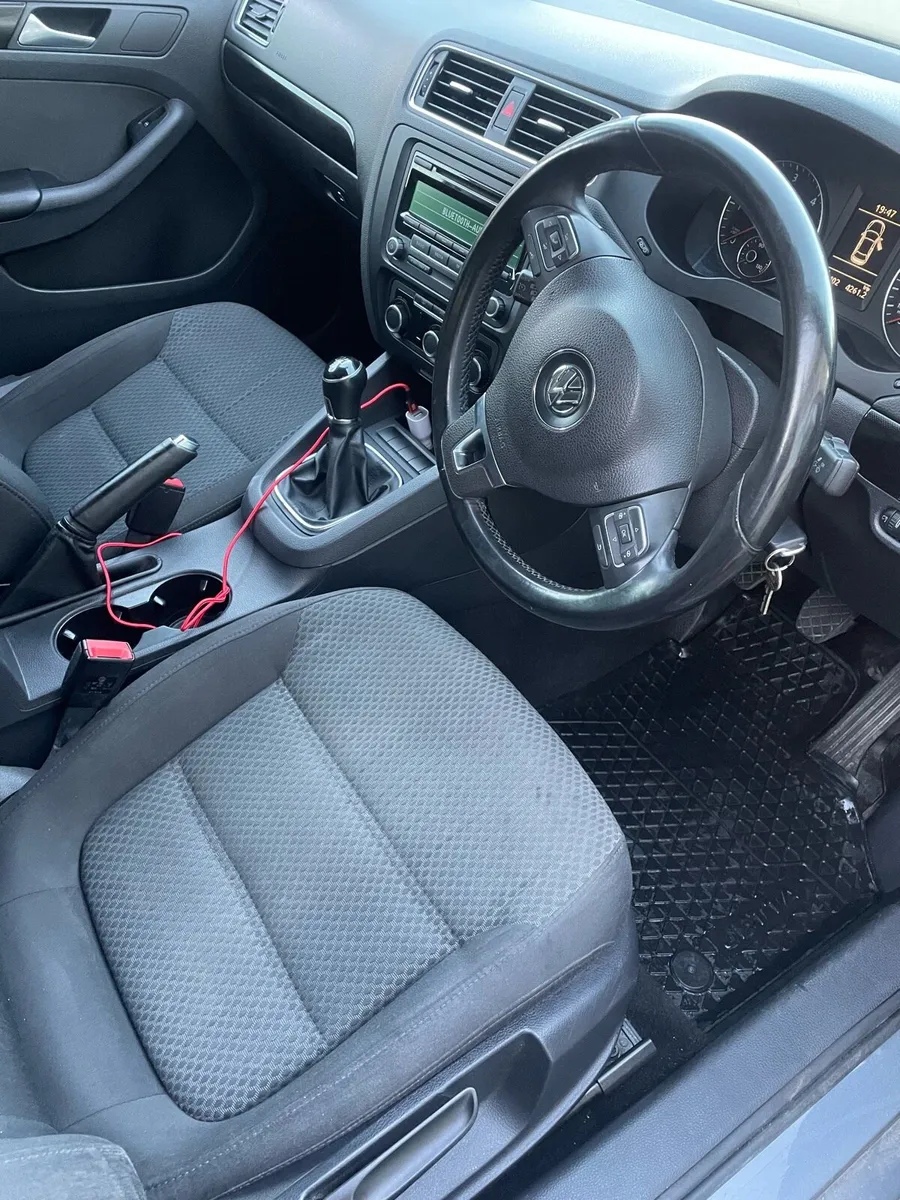 Volkswagen Jetta - Image 4