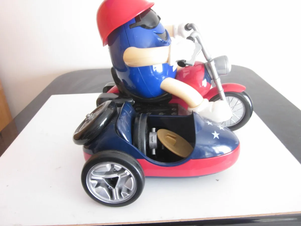 M&M's World Motorcycle With Sidecar Freedom Rider - Image 3