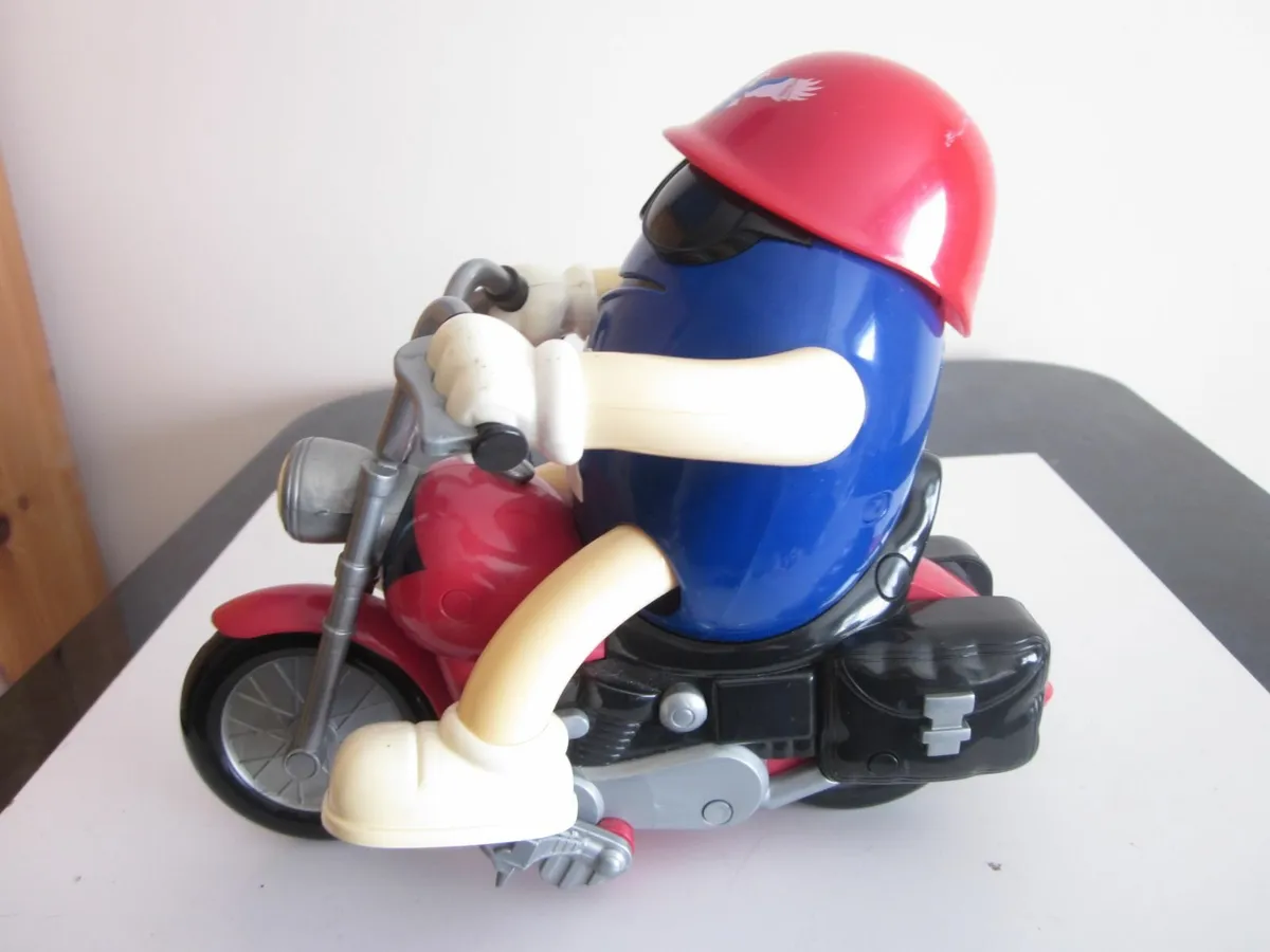 M&M's World Motorcycle With Sidecar Freedom Rider - Image 4