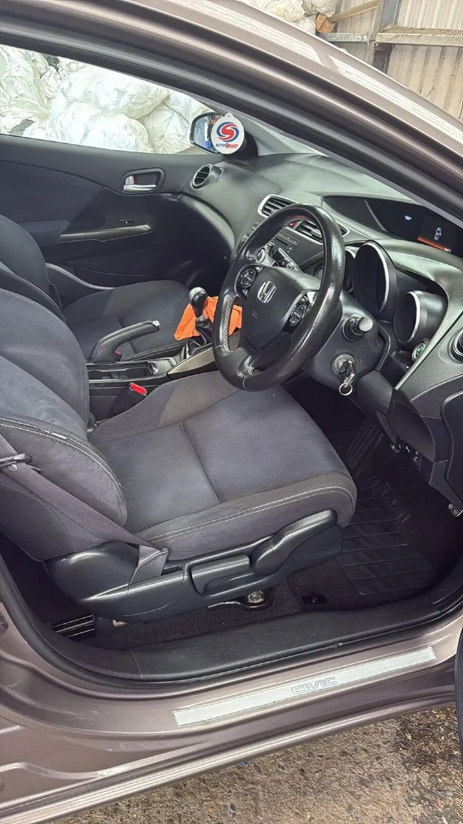 Honda Civic 2015 - Image 4