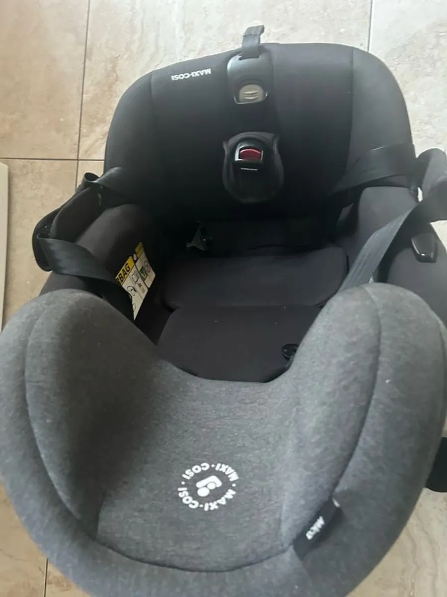 Maxi Cosi Mica Pro Roating 360degrees Car Seat - Image 4