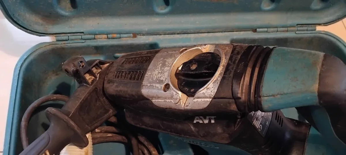 Makita HR3210C Sds+ 3 Mode 110v - Image 3