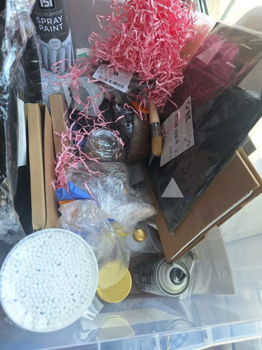 Art & craft supplies - Image 1