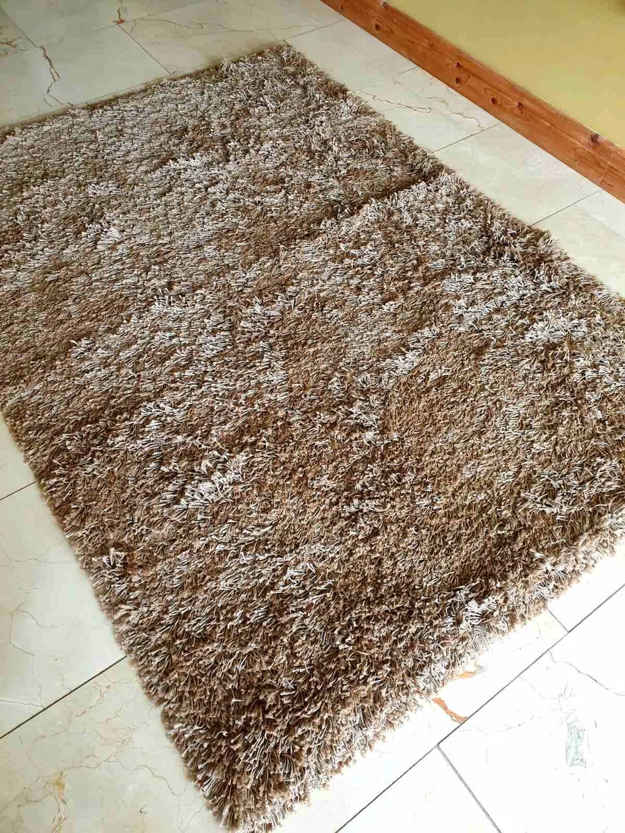 Large rug and matching runner - Image 1