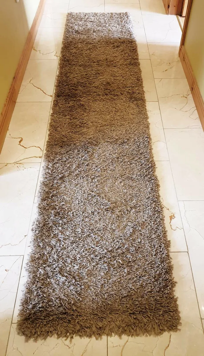 Large rug and matching runner - Image 3