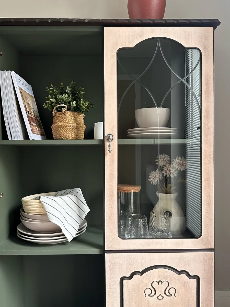 Kitchen cabinet with glass doors - Image 1