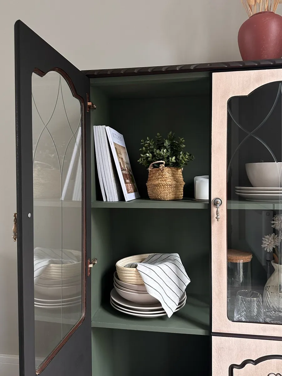 Kitchen cabinet with glass doors - Image 2