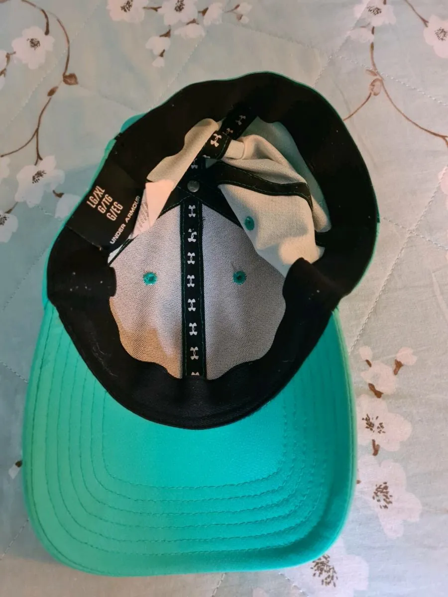 4 golf hats for €30 - Image 2