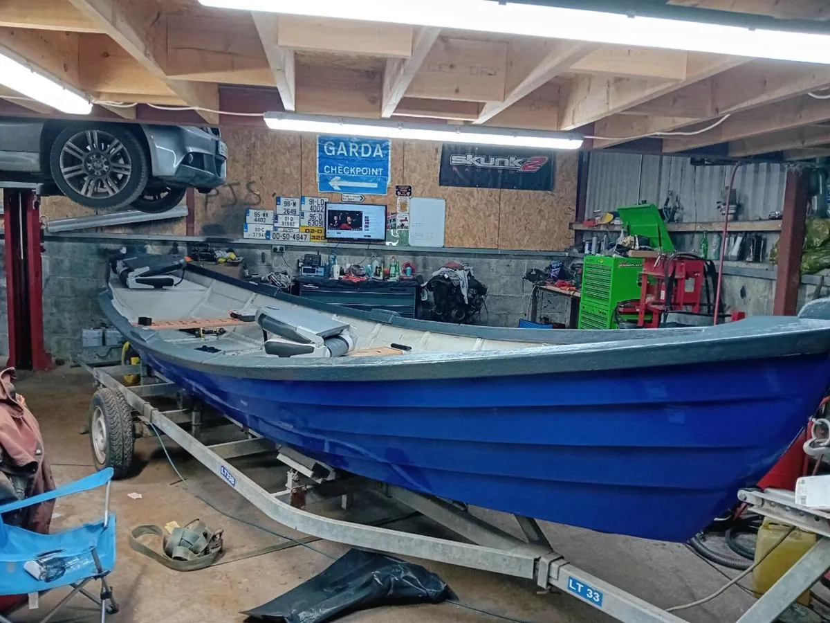 Lake boat - Image 2