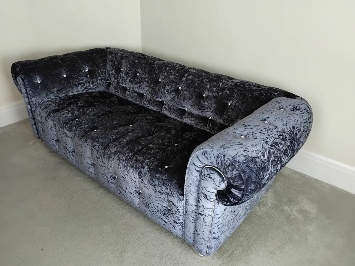 Couch/Sofa - Image 1