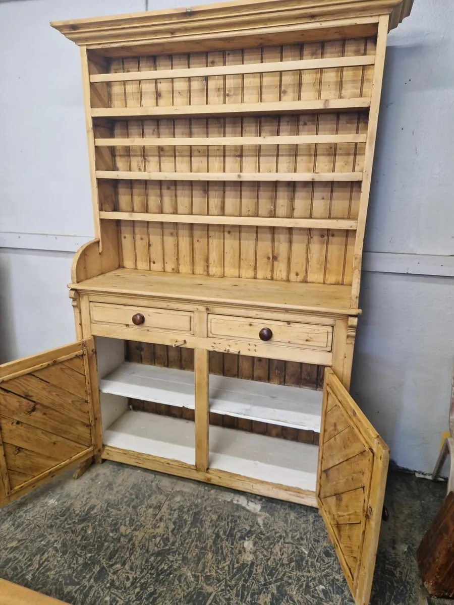 Mid 19th century irish pine kitchen dresser - Image 4