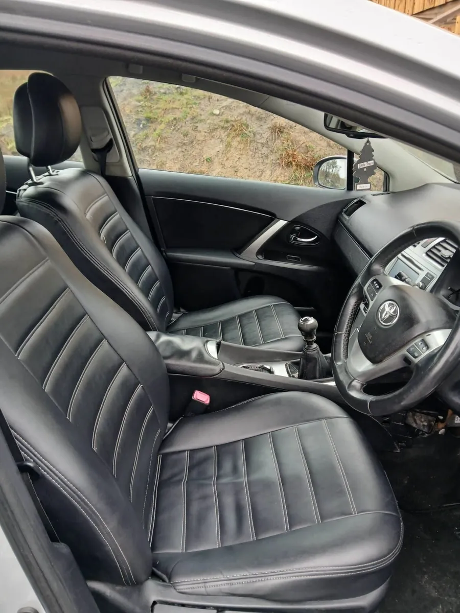Toyota Avensis 2014 - Image 2