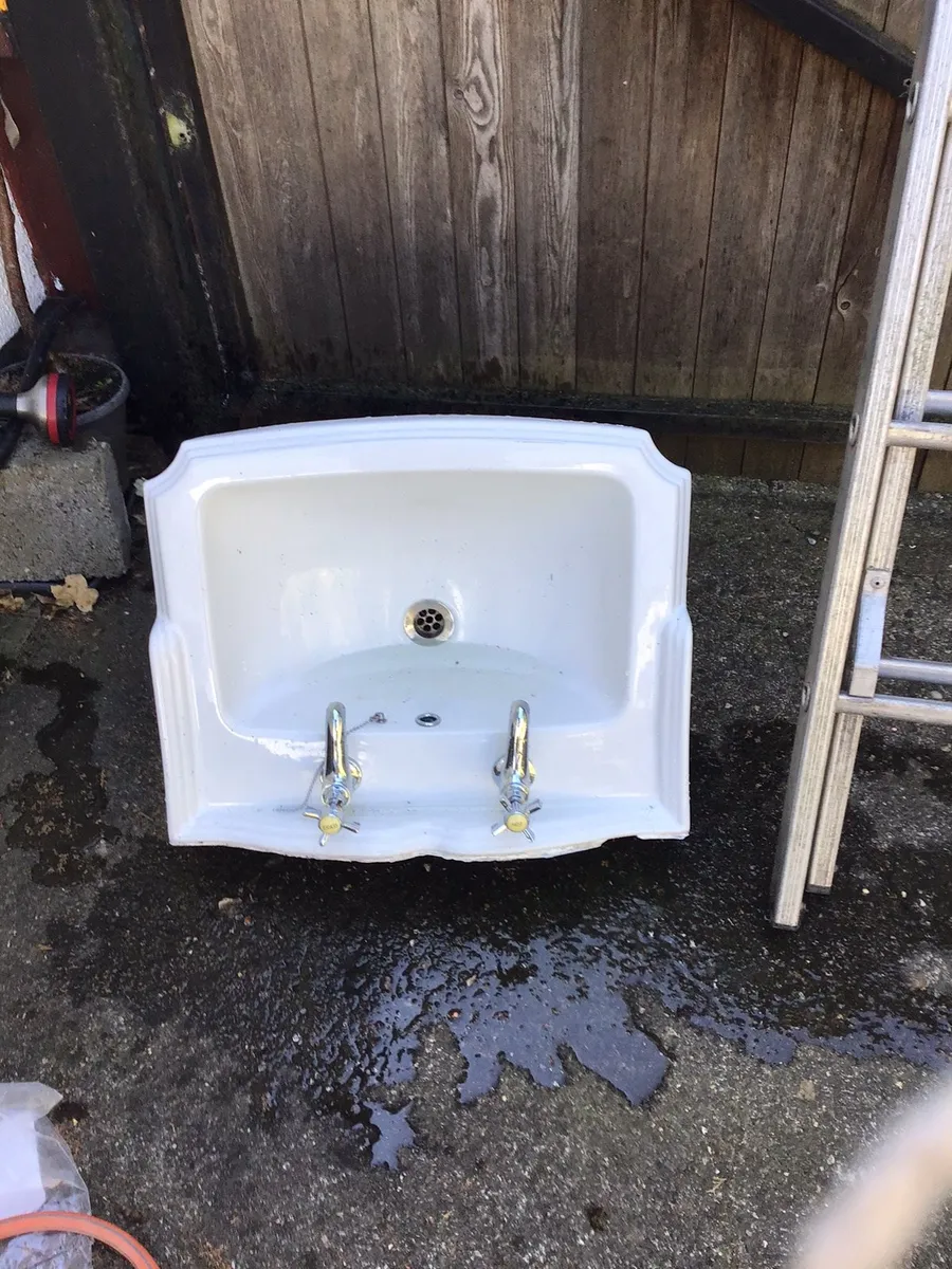 Sink and taps - Image 1