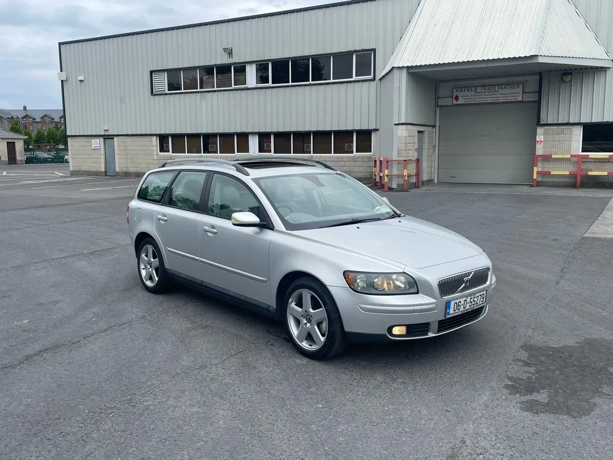 Volvo v50 estate 1.8i ( new NCT today ) - Image 1