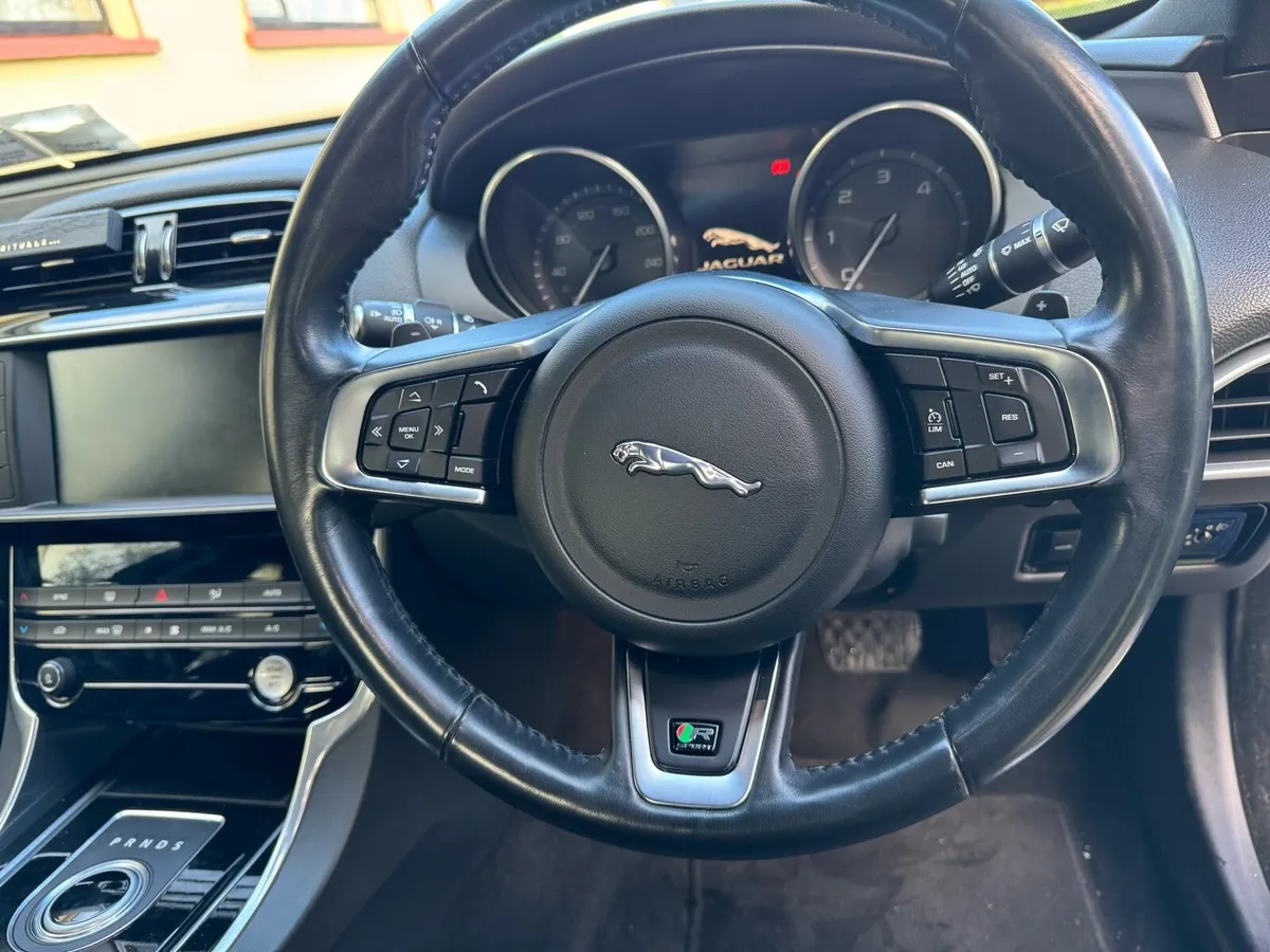 Jaguar XE - Image 2