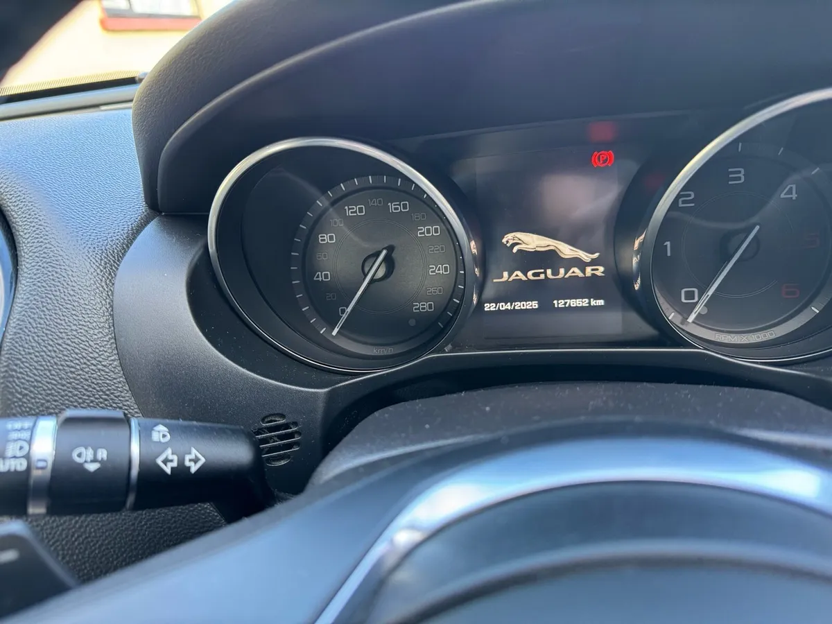 Jaguar XE - Image 3