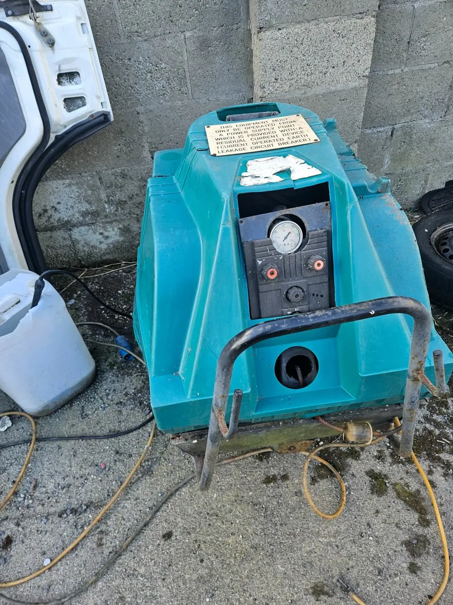 Peugeot   405 power washer - Image 1