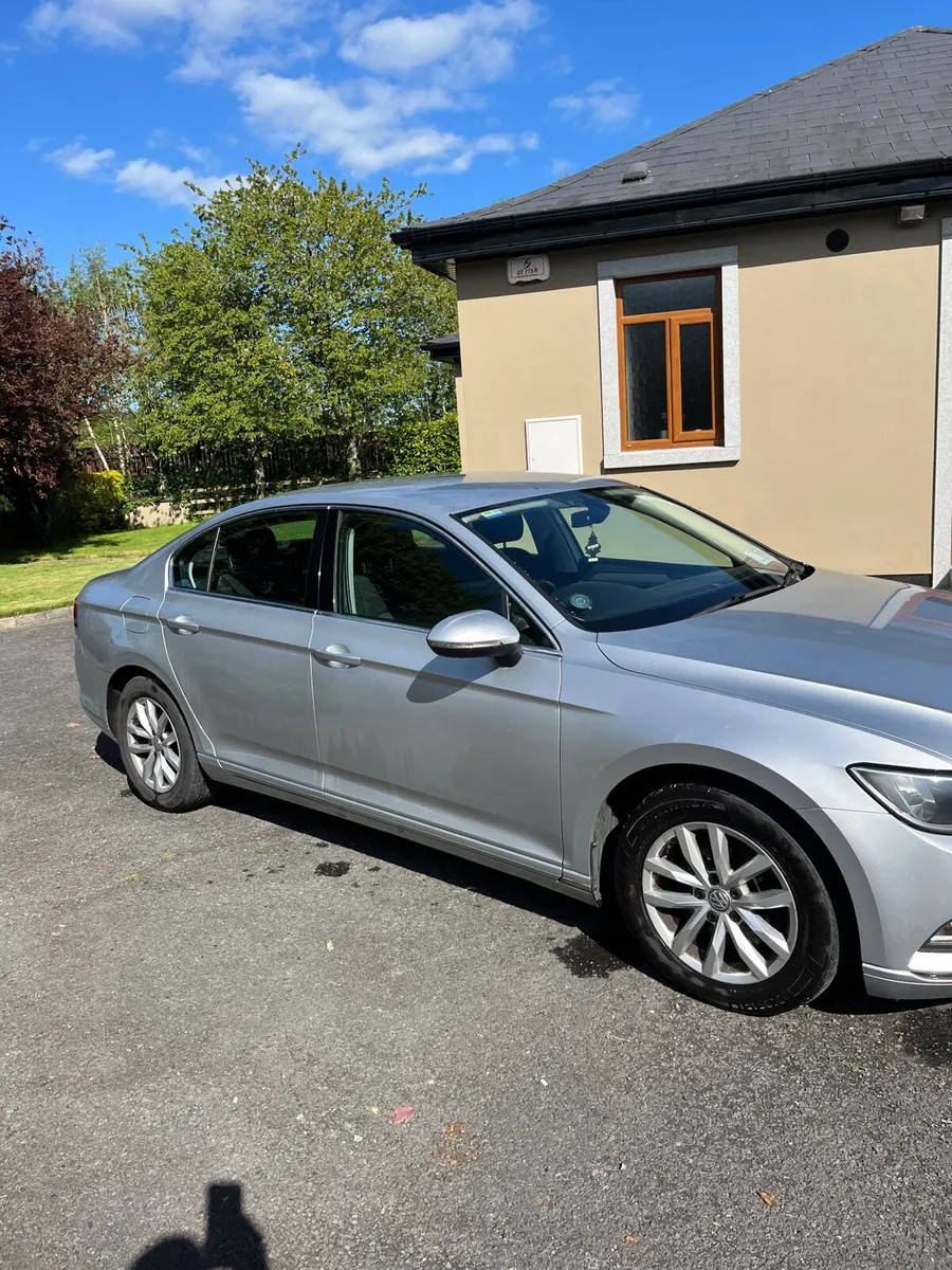 Volkswagen Passat - Image 2