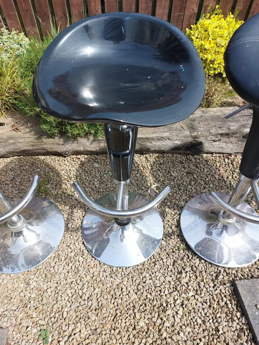 Kitchen island stools. - Image 3