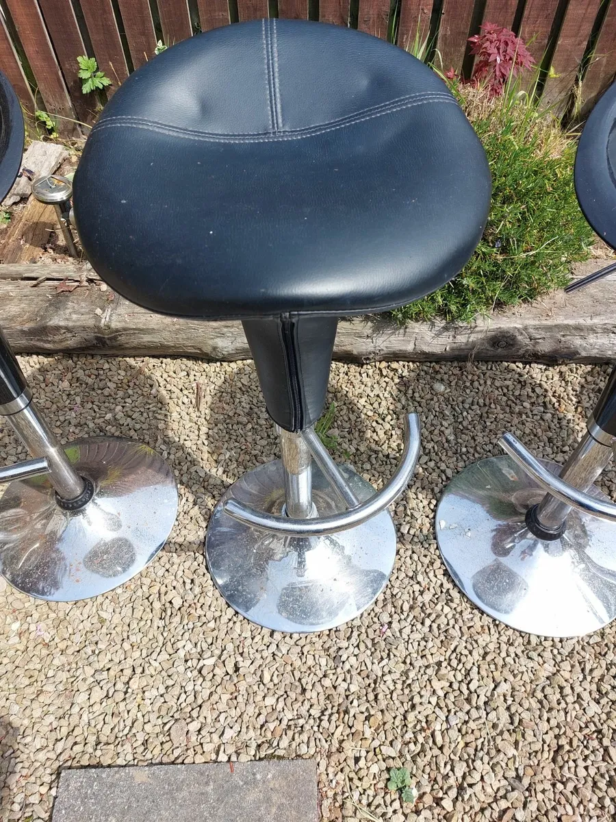 Kitchen island stools. - Image 4