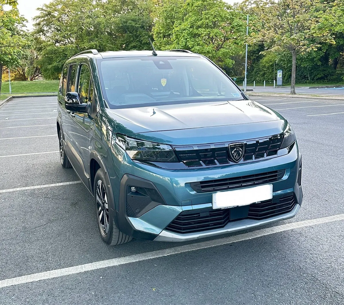 241 Peugeot Riffter Automatic Wheelchair Taxi Spec - Image 3