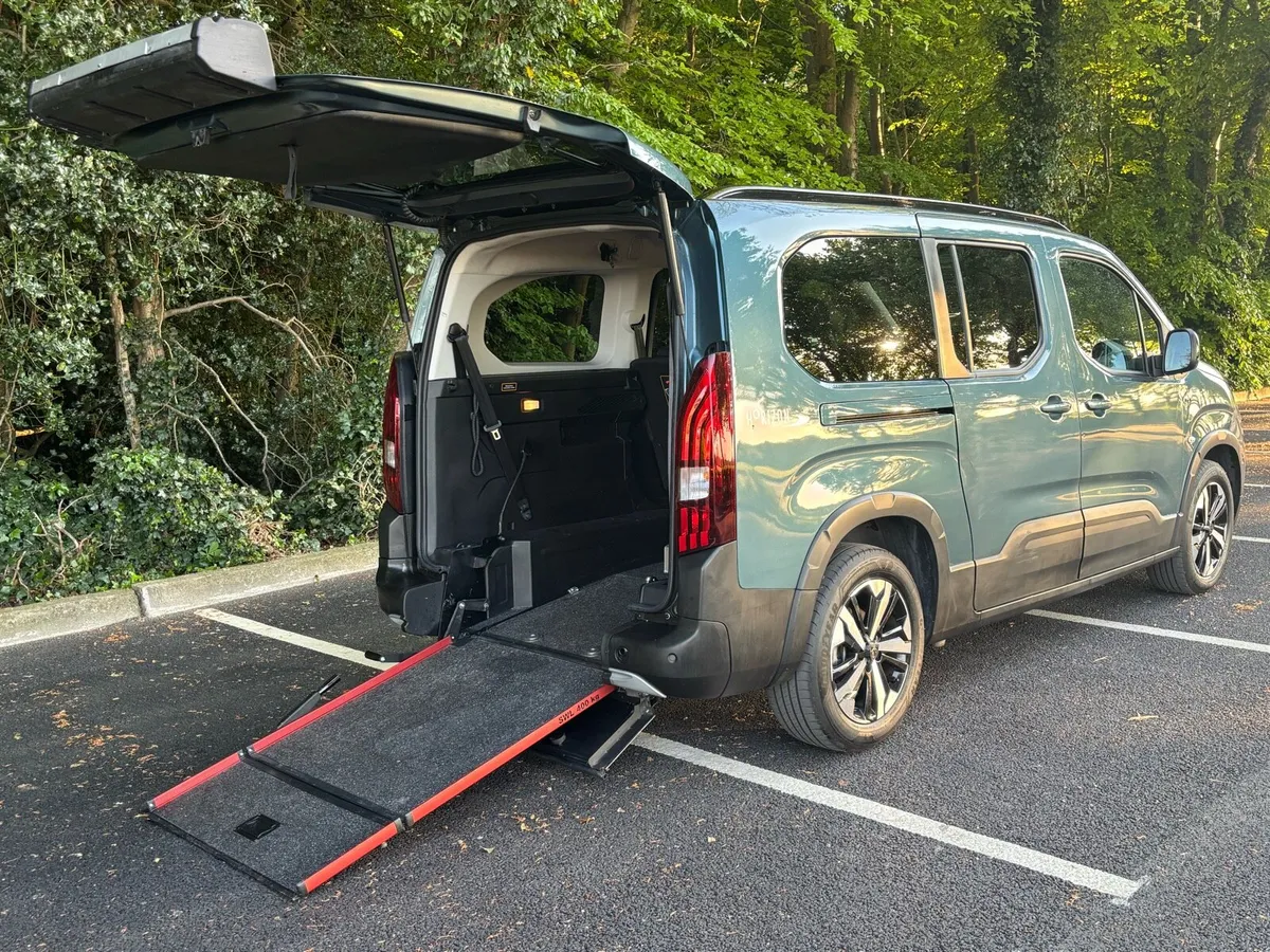 241 Peugeot Riffter Automatic Wheelchair Taxi Spec - Image 4
