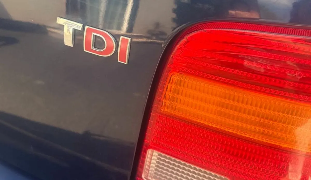 Volkswagen Golf 2002 - Image 2