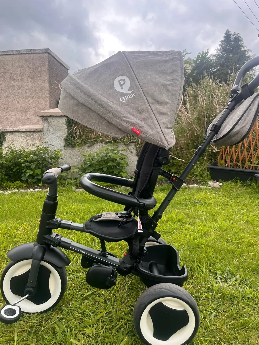 QPlay Folding Trike with rain cover - Image 1