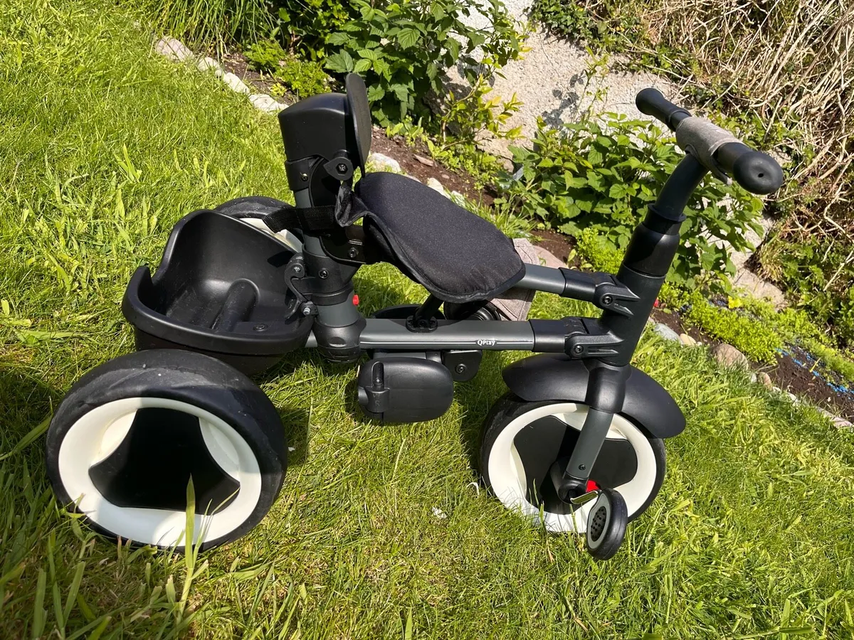 QPlay Folding Trike with rain cover - Image 3