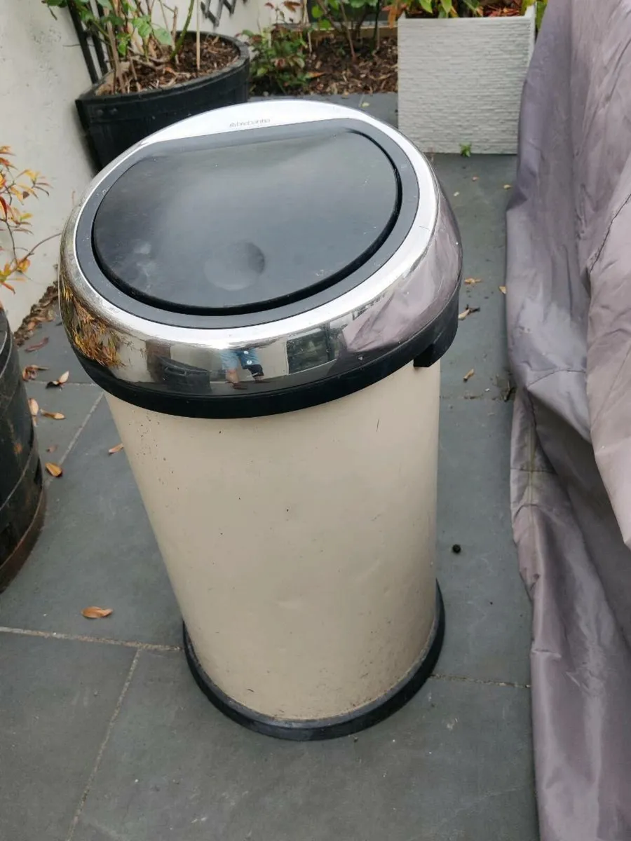 Brabantia kitchen bin or sal